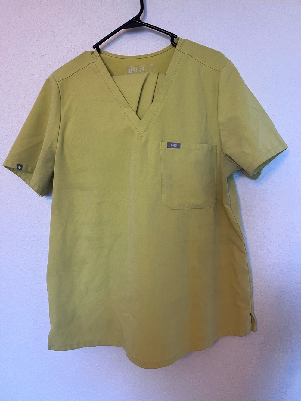 FIGS women life saver yellow scrub set